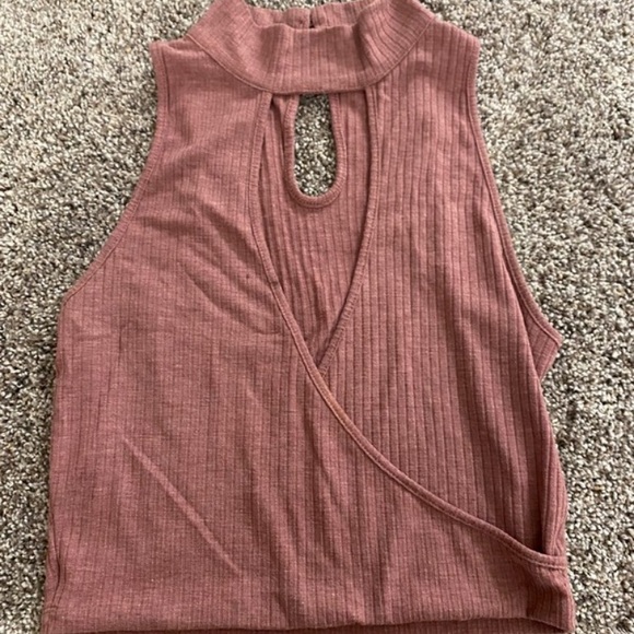 Cute halter - Picture 3 of 6